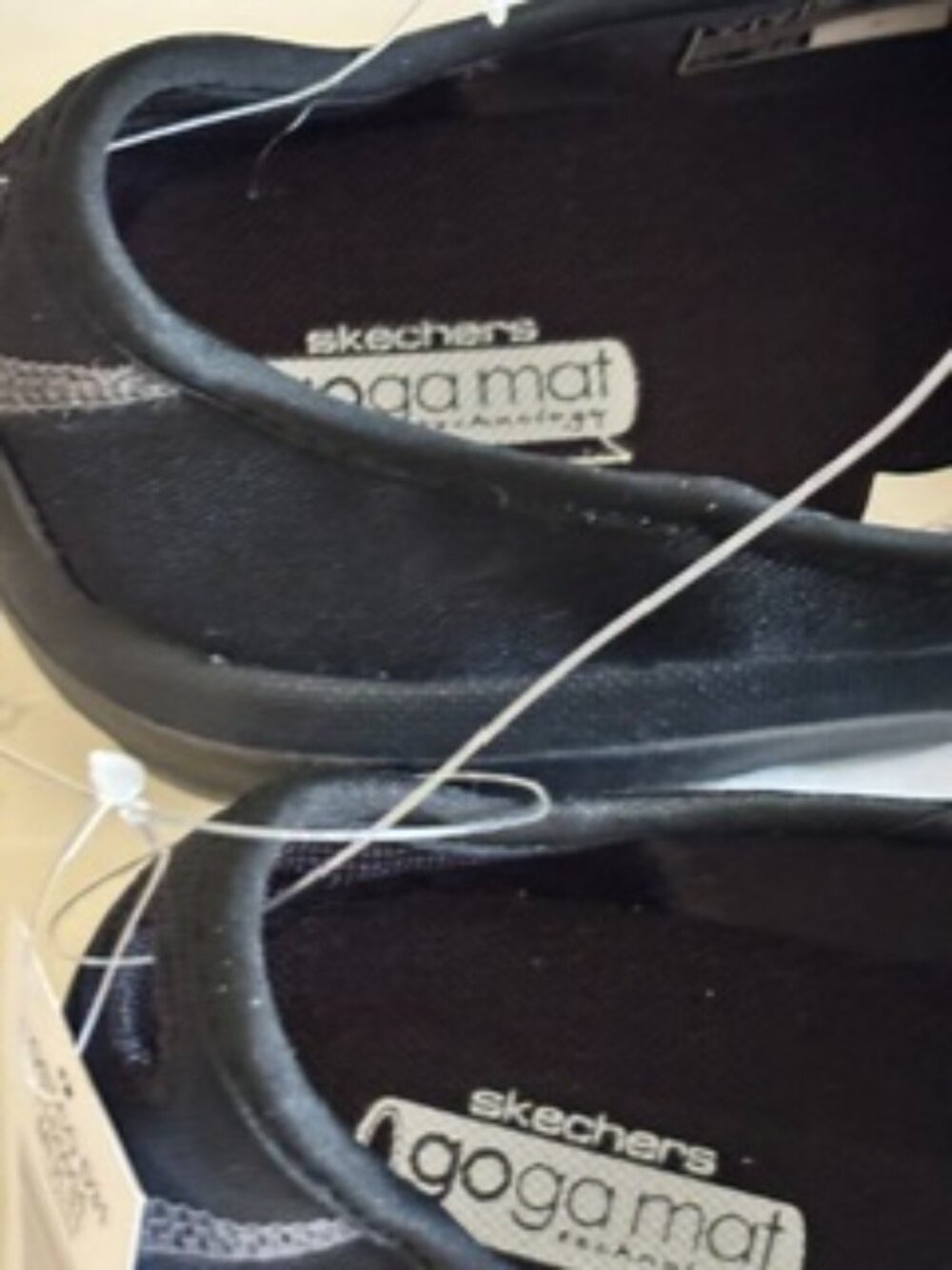 Skechers woman black casual flats slip-on sz 9 NWT - Picture 2 of 6